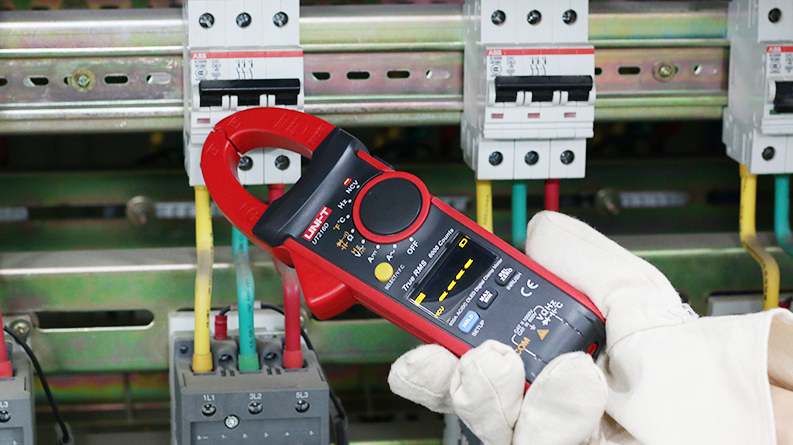Sử dụng ampe kìm UNI-T UT216C đo NCV